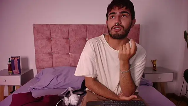 Ares Alpha online show from 11/08/25, 06:40