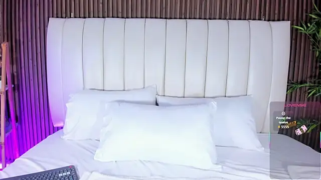 AliHamilton online show from 11/11/25, 10:54