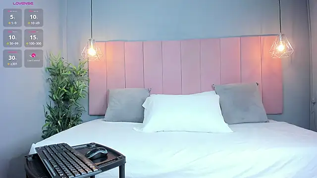 AariaLove online show from 10/30/25, 10:32