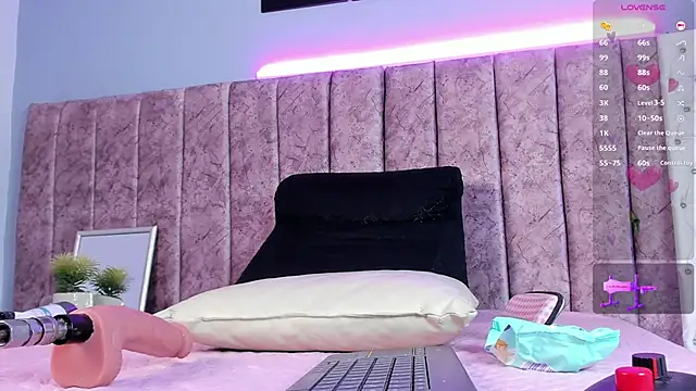 Niicolle Evanss online show from 11/07/25, 08:20