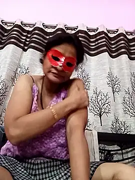 Snapshot of Gullapi chatting on 10/05/25, 07:28 Gullapi online show from 10/05/25, 07:28