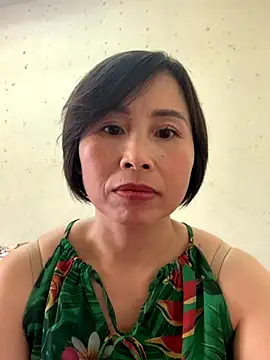 Hello Linchii online show from 10/11/25, 06:12