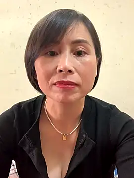 Hello Linchii online show from 10/17/25, 04:26