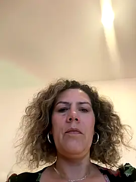 Snapshot of Paty_chic chatting on 10/14/25, 02:29 Paty chic online show from 10/14/25, 02:29