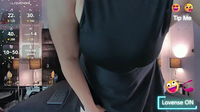 Snapshot of EvamilfXXX chatting on 11/13/25, 11:53 EvamilfXXX online show from 11/13/25, 11:53