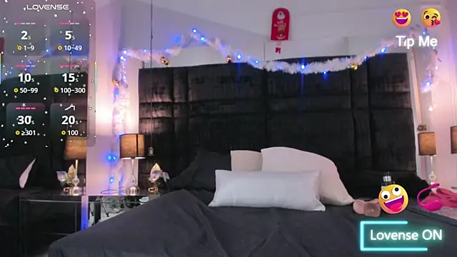 Snapshot of EvamilfXXX chatting on 11/18/25, 11:58 EvamilfXXX online show from 11/18/25, 11:58