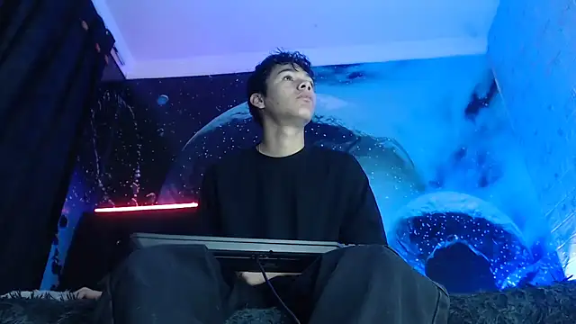 SemerHott online show from 10/19/25, 01:12