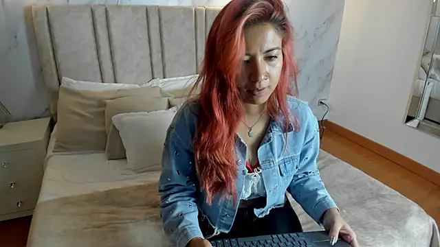 Larissa Miller online show from 09/25/25, 12:20