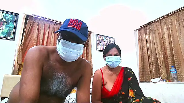 Snapshot of Rashikamalhotra chatting on 10/17/25, 05:43 Rashikamalhotra online show from 10/17/25, 05:43