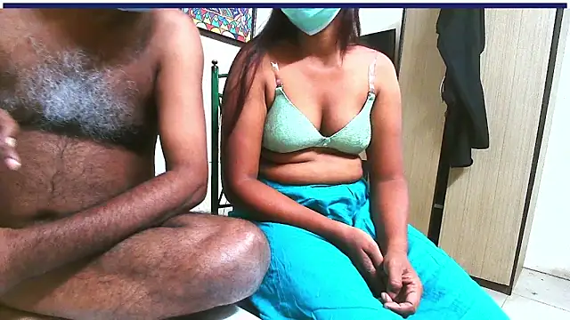 Snapshot of Rashikamalhotra chatting on 10/25/25, 03:40 Rashikamalhotra online show from 10/25/25, 03:40