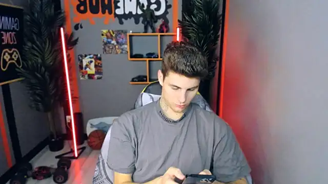 Snapshot of JackWolw chatting on 10/01/25, 11:38 JackWolw online show from 10/01/25, 11:38