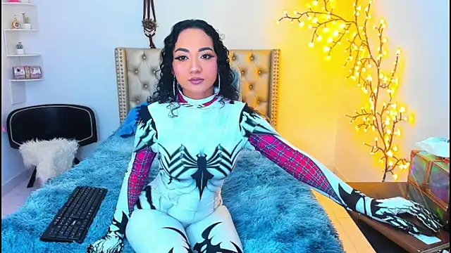 Snapshot of LenaStylesOA chatting on 10/10/25, 01:21 LenaStylesOA online show from 10/10/25, 01:21