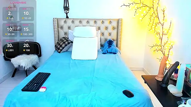 Snapshot of LenaStylesOA chatting on 11/02/25, 12:51 LenaStylesOA online show from 11/02/25, 12:51