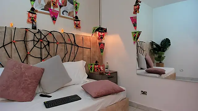 Karina Harris online show from 10/27/25, 01:37