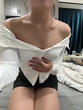 Snapshot of Xiaokui-04 chatting on 10/31/25, 03:35 Xiaokui-04 online show from 10/31/25, 03:35