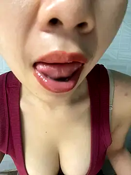 Yumii 09 online show from 10/04/25, 09:13