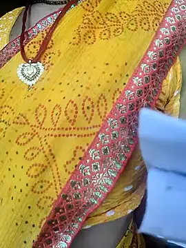 Snapshot of Idhika_Handoo chatting on 09/22/25, 10:28 Idhika Handoo online show from 09/22/25, 10:28