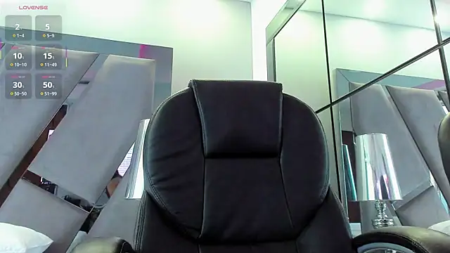 Abril monroe  online show from 11/15/25, 12:45