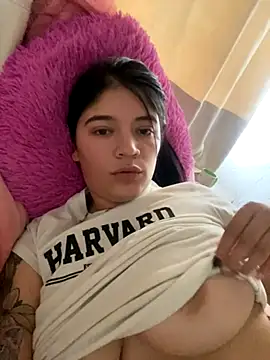 Snapshot of Xiomi_sexx chatting on 10/31/25, 07:48 Xiomi sexx online show from 10/31/25, 07:48