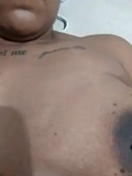 nessinha12 online show from 10/31/25, 12:44