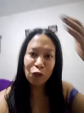 Snapshot of YinnaM_ chatting on 09/20/25, 11:22 YinnaM online show from 09/20/25, 11:22