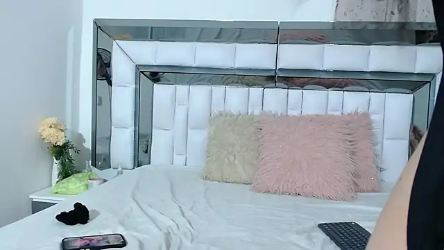 RebeccaGolden online show from 10/03/25, 02:30