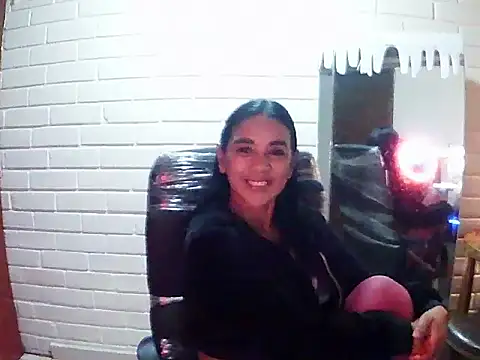 Snapshot of MiiaVelasquez chatting on 11/10/25, 04:11 MiiaVelasquez online show from 11/10/25, 04:11