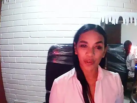 Snapshot of MiiaVelasquez chatting on 11/12/25, 04:02 MiiaVelasquez online show from 11/12/25, 04:02