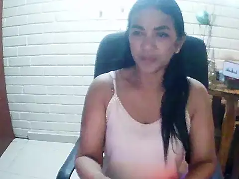 Snapshot of MiiaVelasquez chatting on 11/25/25, 04:12 MiiaVelasquez online show from 11/25/25, 04:12