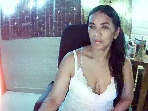 Snapshot of MiiaVelasquez chatting on 11/28/25, 04:15 MiiaVelasquez online show from 11/28/25, 04:15