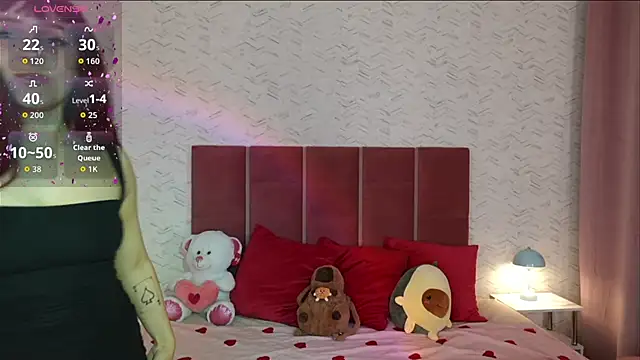 CoralineSky online show from 09/12/25, 08:42