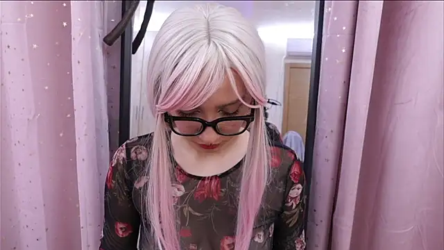 CoralineSky online show from 10/20/25, 09:26