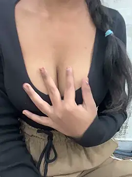 cute parii  online show from 11/19/25, 03:39