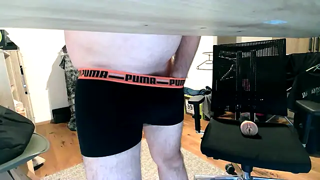 Snapshot of michaelm1983 chatting on 11/17/25, 08:09 michaelm1983 online show from 11/17/25, 08:09