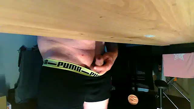 Snapshot of michaelm1983 chatting on 11/25/25, 08:14 michaelm1983 online show from 11/25/25, 08:14