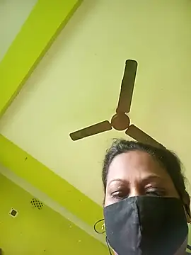 Snapshot of KITTUAAA chatting on 11/15/25, 08:55 KITTUAAA online show from 11/15/25, 08:55