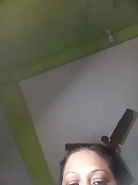 Snapshot of KITTUAAA chatting on 11/17/25, 06:24 KITTUAAA online show from 11/17/25, 06:24