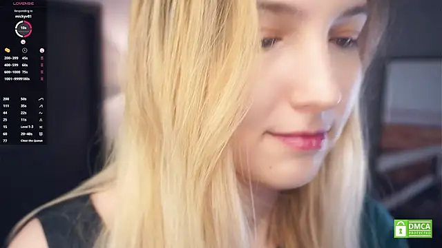 Snapshot of HongTomczak chatting on 10/10/25, 08:13 HongTomczak online show from 10/10/25, 08:13