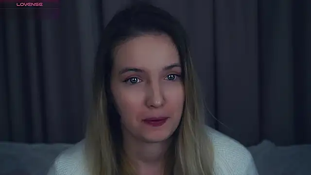 Snapshot of HongTomczak chatting on 10/18/25, 07:31 HongTomczak online show from 10/18/25, 07:31