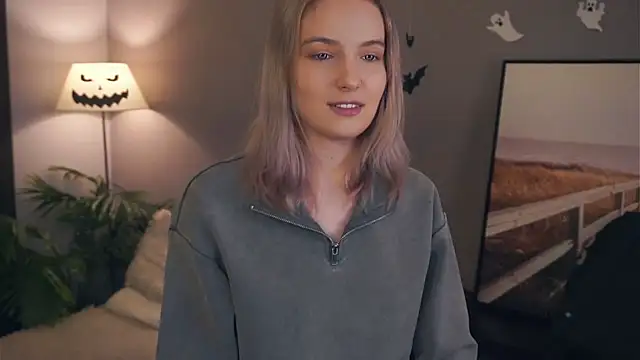 Snapshot of HongTomczak chatting on 11/12/25, 07:31 HongTomczak online show from 11/12/25, 07:31