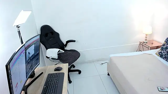 cloemorwen online show from 11/11/25, 09:48