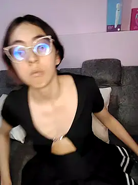 Snapshot of AnnieSparkle chatting on 10/16/25, 12:44 AnnieSparkle online show from 10/16/25, 12:44