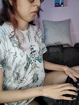 Snapshot of AnnieSparkle chatting on 10/18/25, 03:42 AnnieSparkle online show from 10/18/25, 03:42