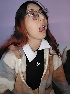 Snapshot of AnnieSparkle chatting on 10/21/25, 12:22 AnnieSparkle online show from 10/21/25, 12:22