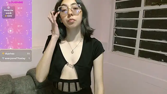 Snapshot of AnnieSparkle chatting on 11/06/25, 11:37 AnnieSparkle online show from 11/06/25, 11:37