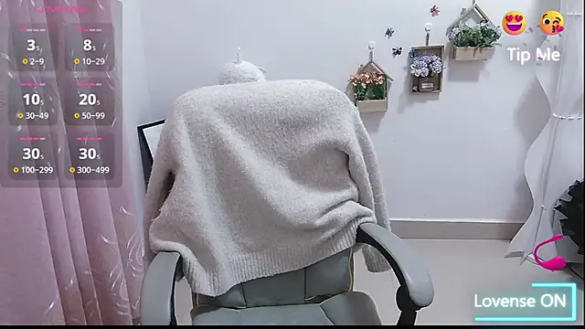 Abb-qiaoyi online show from 11/21/25, 08:51