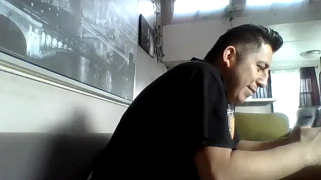 Snapshot of B3toBaby chatting on 11/17/25, 10:48 B3toBaby online show from 11/17/25, 10:48