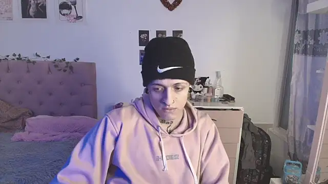 2cyboy  online show from 10/13/25, 07:36