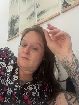 Snapshot of sinfful-secrets@xh chatting on 10/17/25, 06:10 sinfful-secretsxh online show from 10/17/25, 06:10