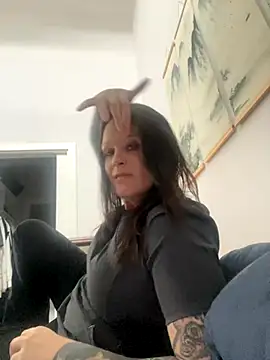 Snapshot of sinfful-secrets@xh chatting on 10/22/25, 07:35 sinfful-secretsxh online show from 10/22/25, 07:35